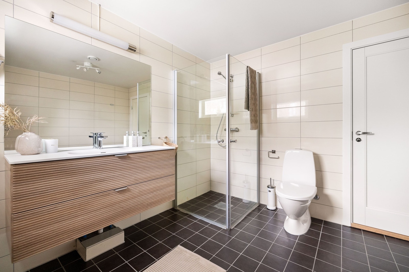 Det er varmekabler i gulv på badet. Galleribilde