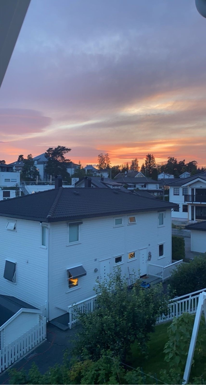 Utsikt fra eiendommen og mot sørvest. Galleribilde