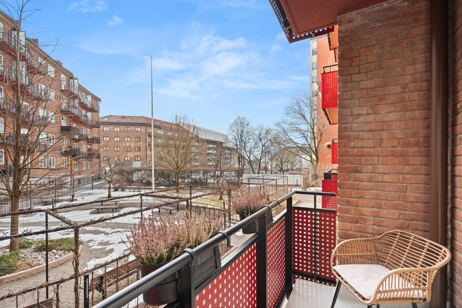 Her er det plass til et hyggelig bord og stoler, ideelt for morgenkaffen eller et koselig måltid. Galleribilde