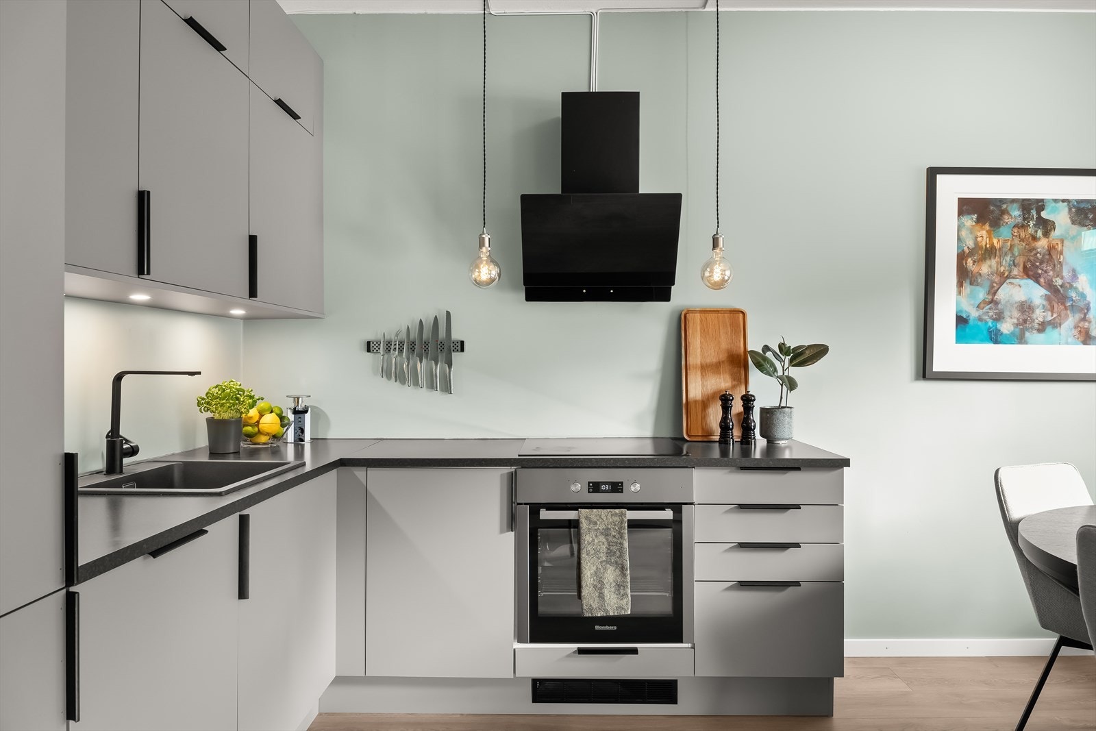 For ekstra sikkerhet er det også montert komfyrvakt over platetoppen. Galleribilde