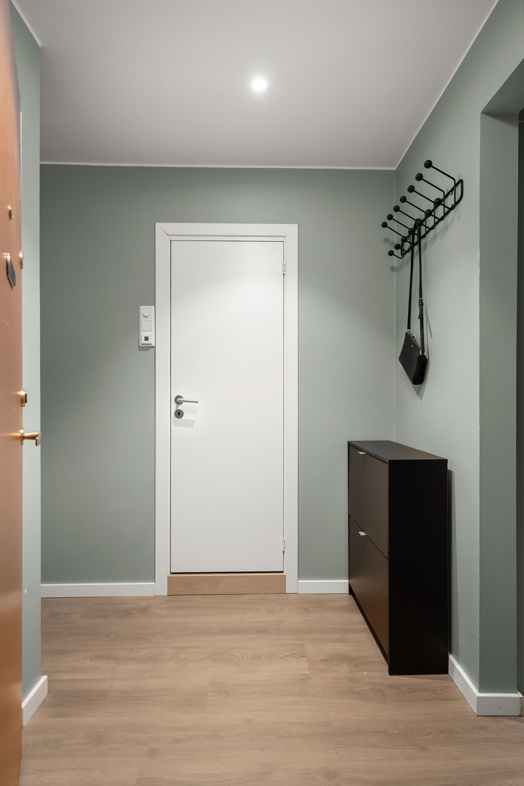 Med én gang du trer over dørstokken, forstår du umiddelbart at dette er et gjennomført hjem, hvor detaljene er nøye vurdert. Galleribilde