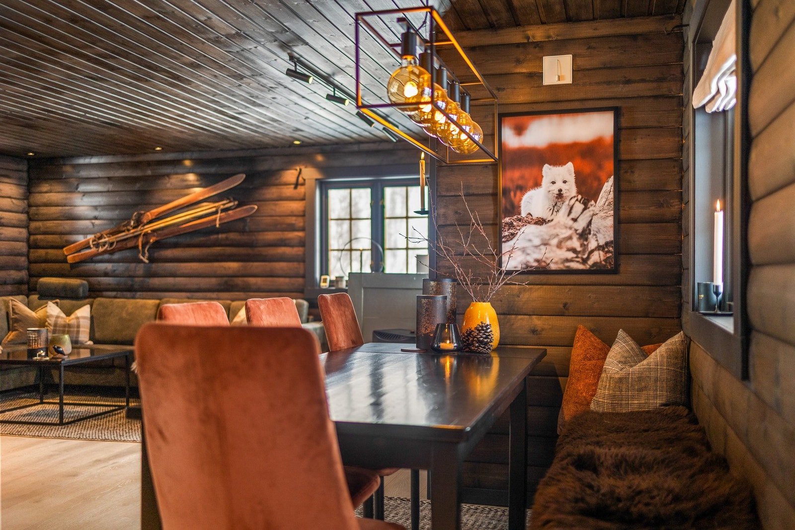 Spiseplass med god plass til hele familien Galleribilde