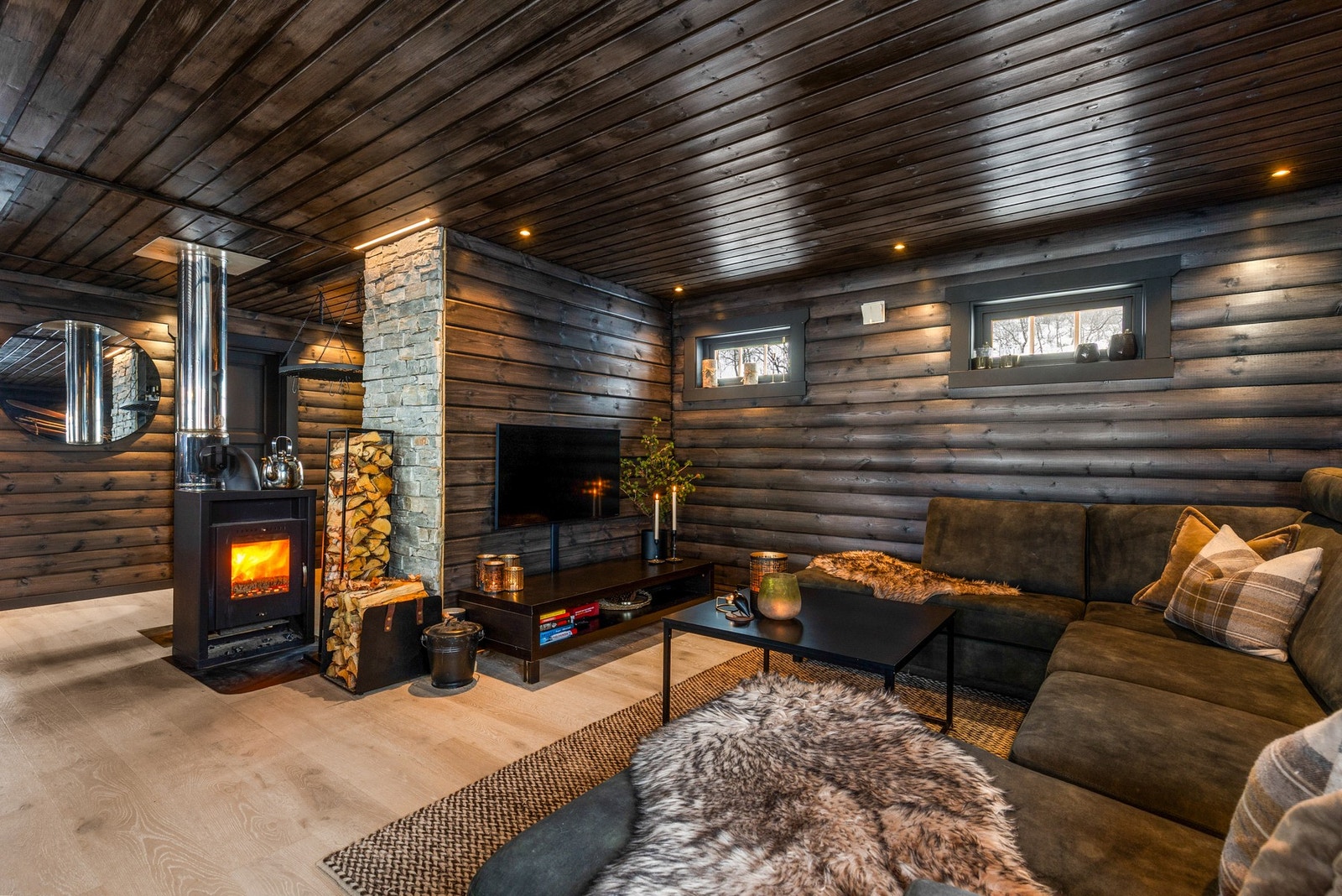 Hytten er utstyrt med solcellepanel som gjør at du har strøm Galleribilde