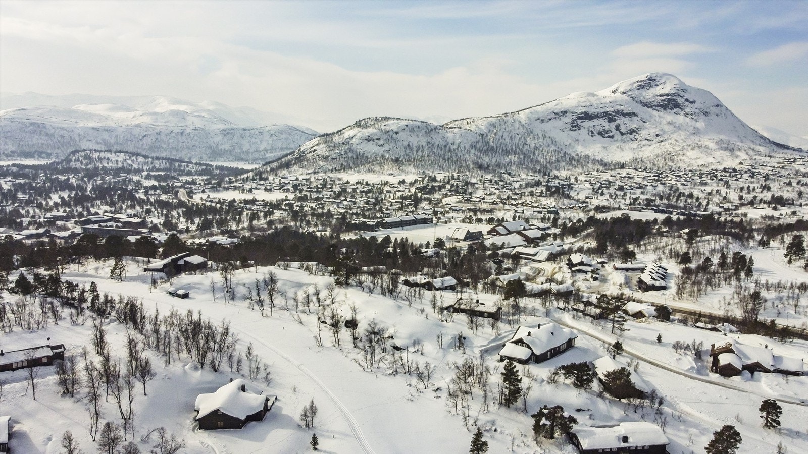 Solrikt med utsikt mot Hovdenuten. Galleribilde