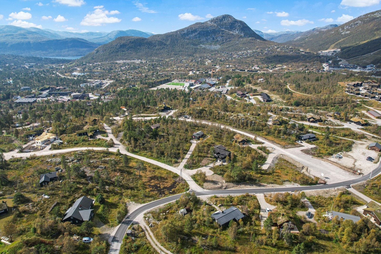 Sentrum til venstre og del av Hartevann til venstre. Galleribilde