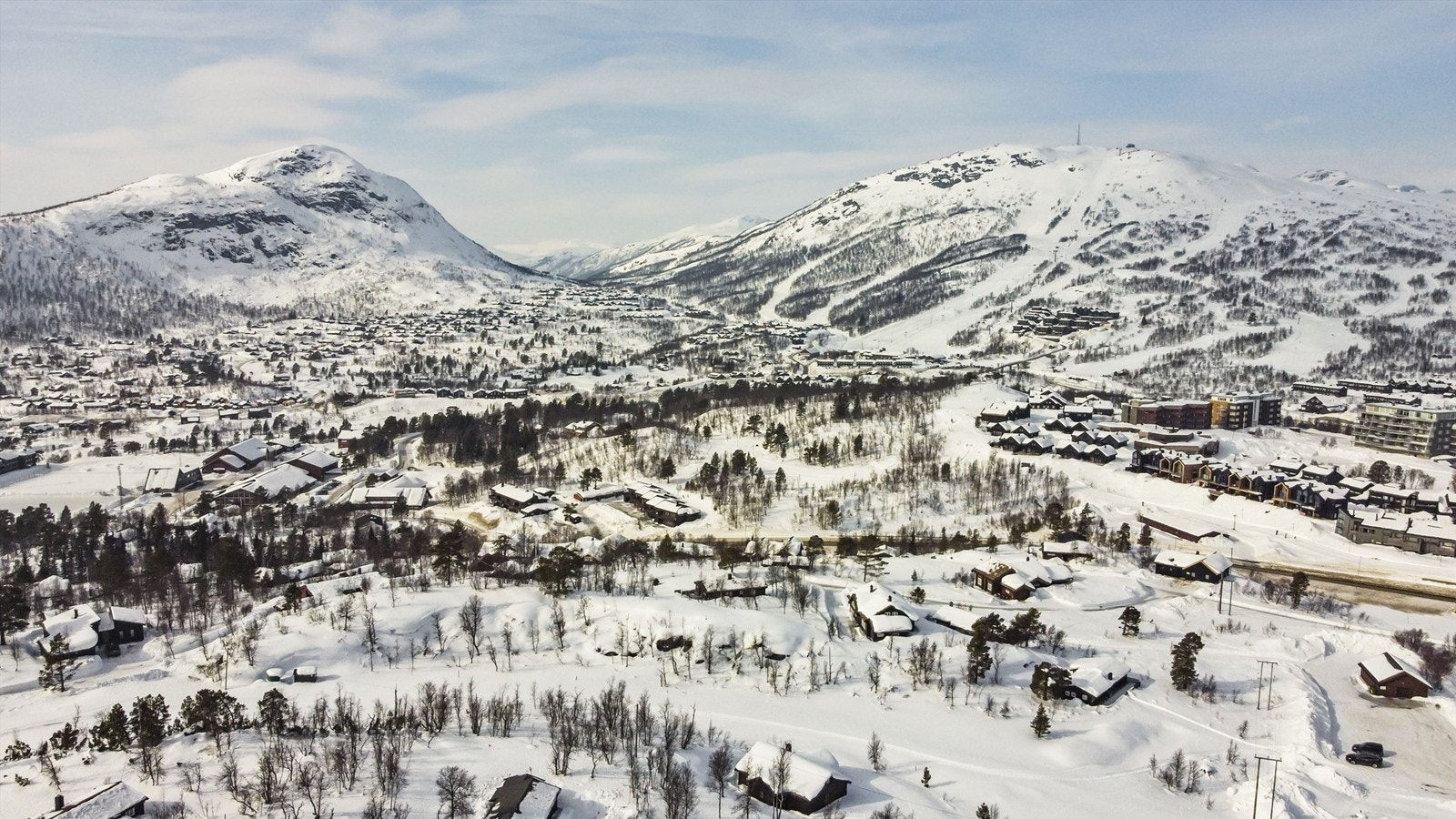 Utsikt mot skisenteret. Gangavstand til alle Hovdens fasiliteter. Galleribilde