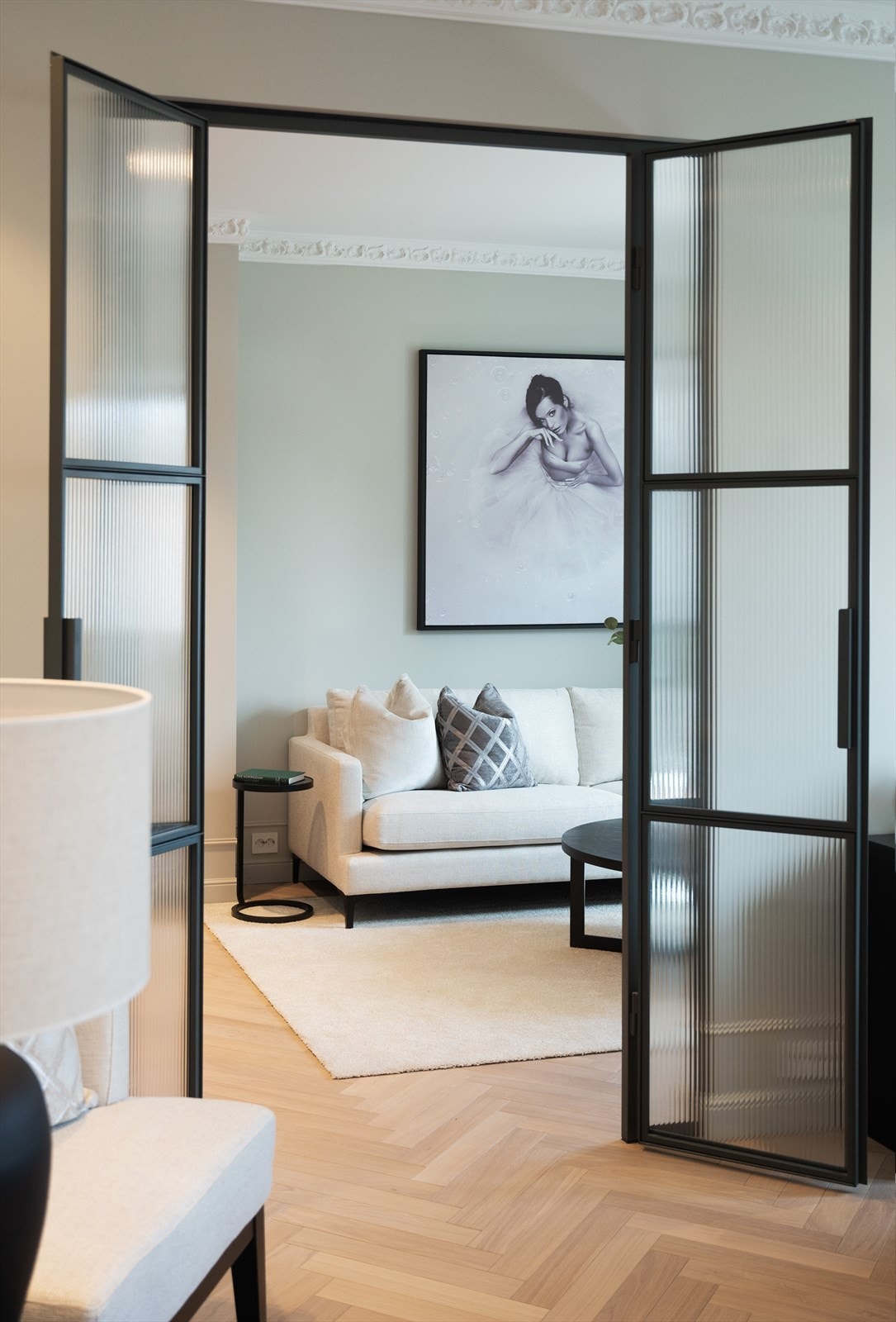 Lekker smijernsdør som skiller sov 2/TV-stue og spisestue. Galleribilde