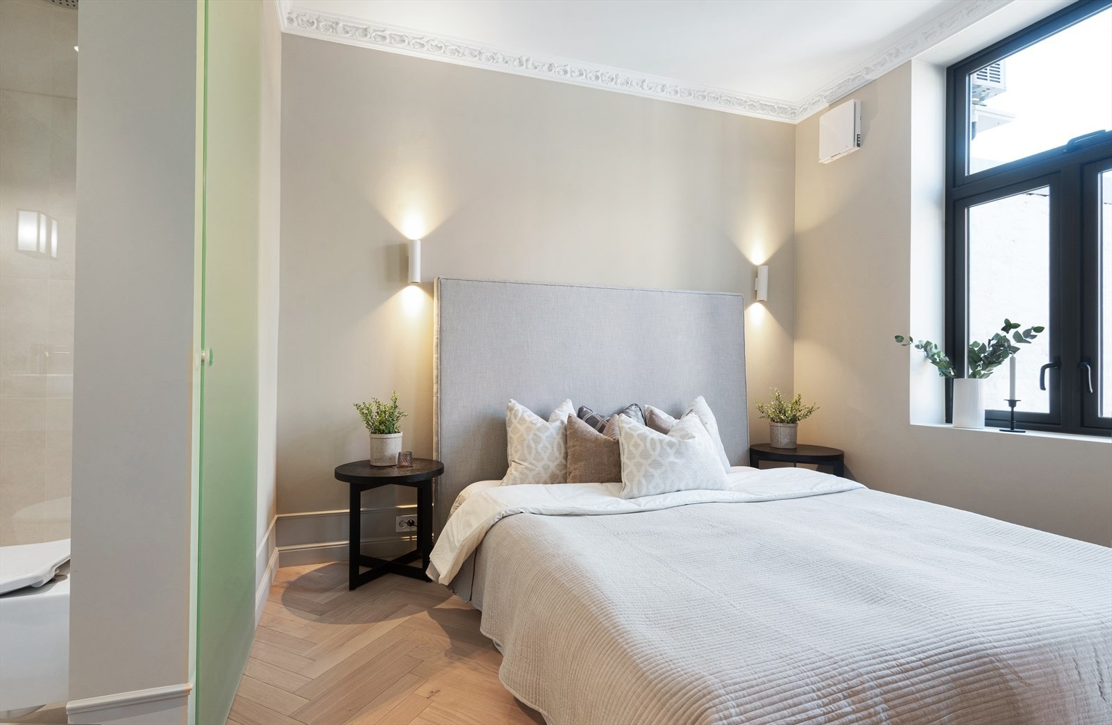 Hovedsoverom mot rolig bakgård. Flexit dual vifte bidrar til luftutskiftning med varmegjenvinning. Galleribilde