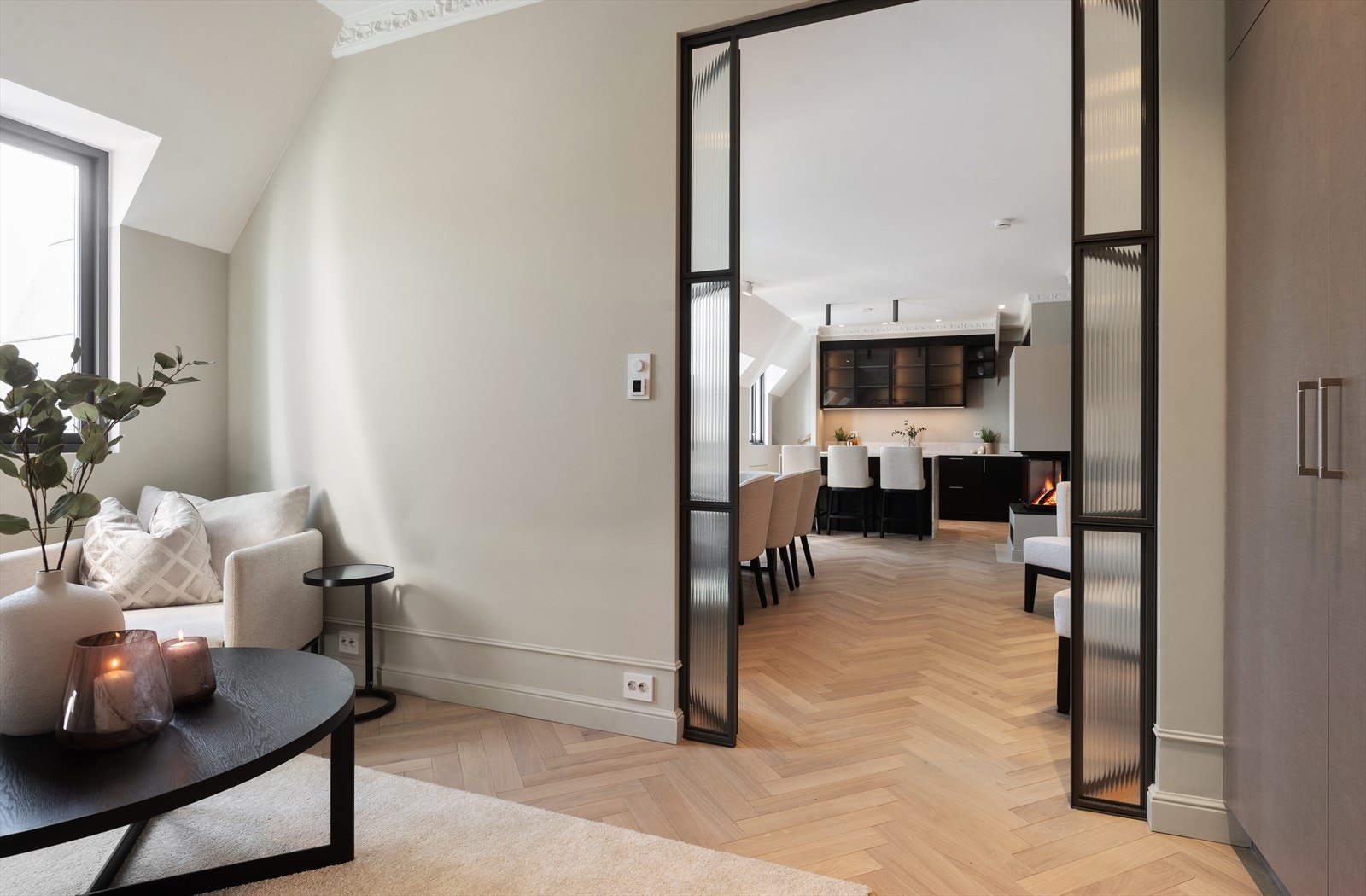 Det rillede glasset sørger for at det ikke er innsyn til TV-stue/gjesterom. Galleribilde