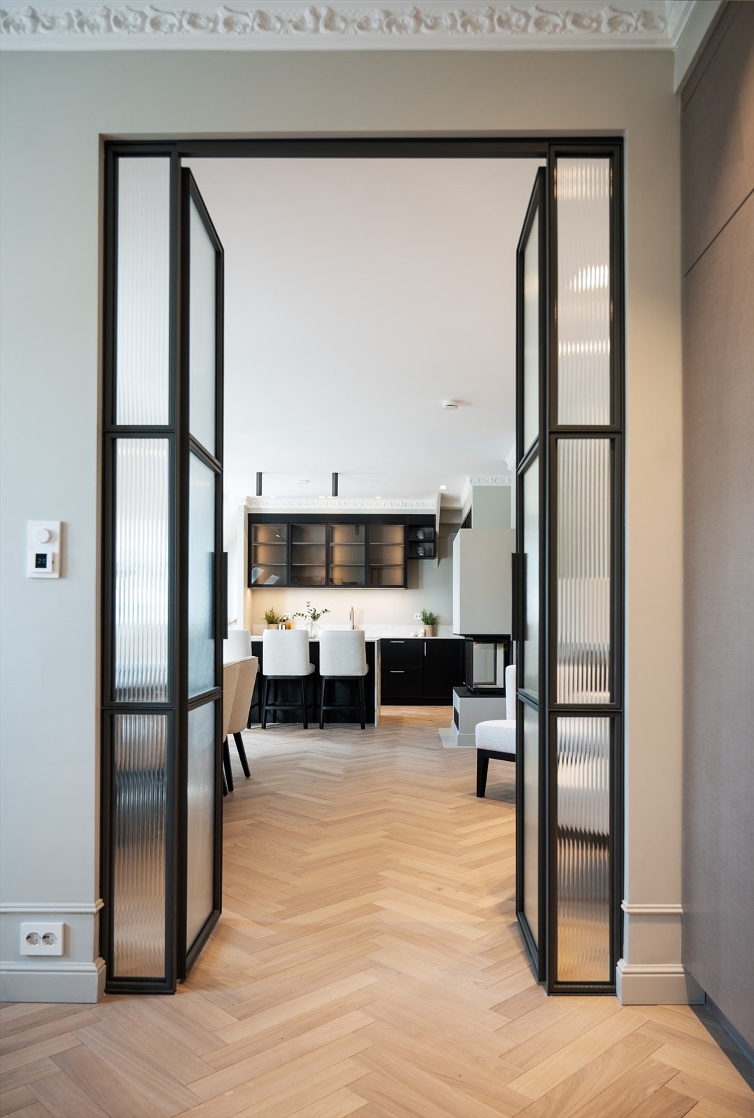 Plejd styringssystem for lys og gulvvarme, av/på bryter for alt lys ved entrédør. Galleribilde