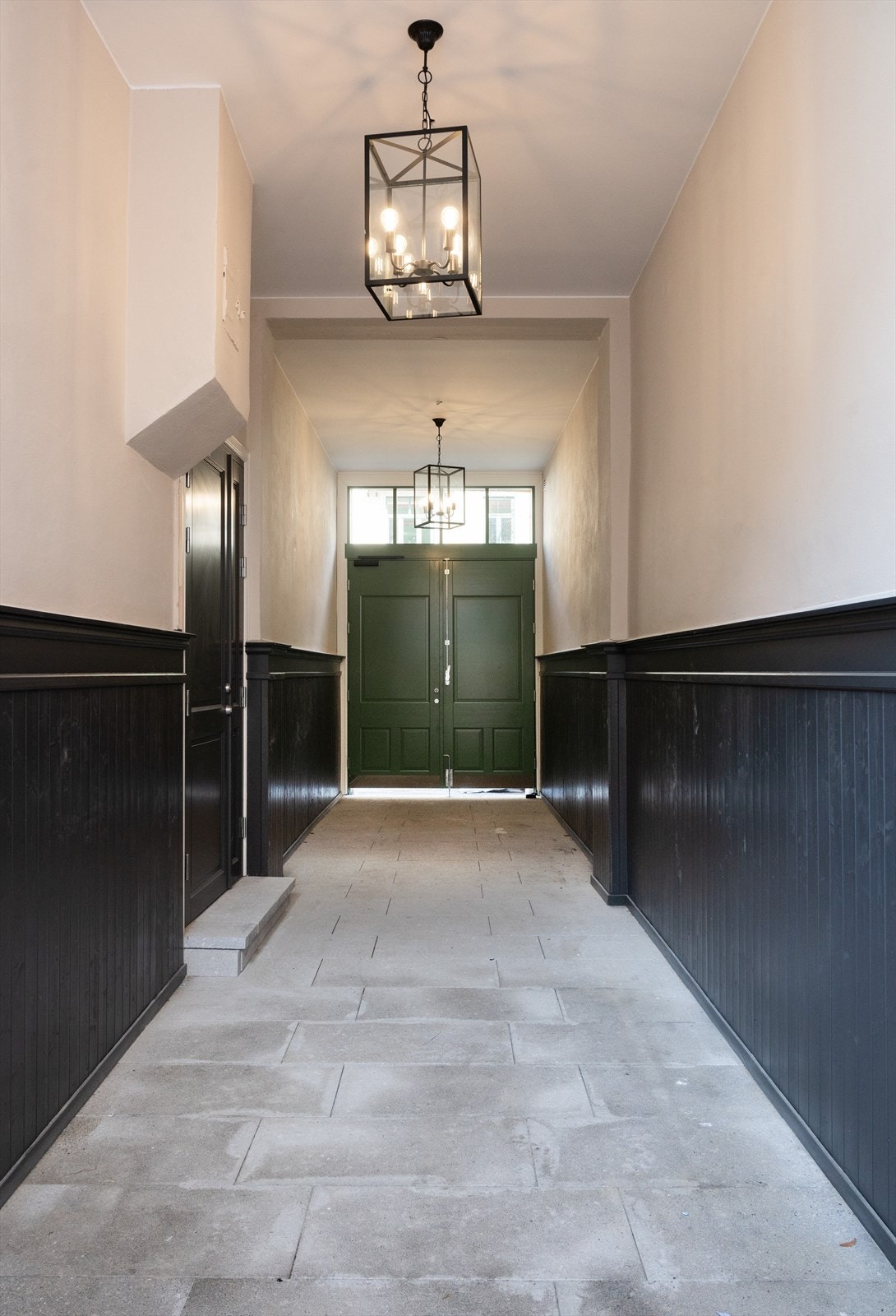 Flott portrom med nye ytterdører. Galleribilde