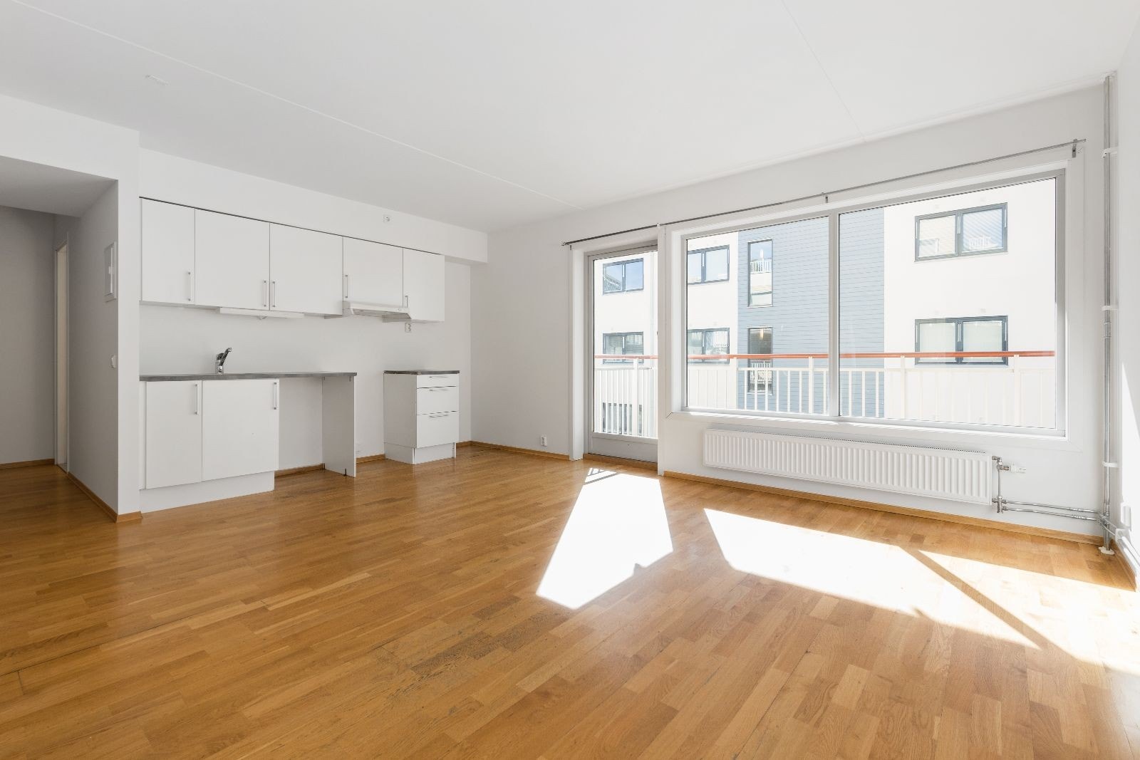 Åpen stue kjøkken - Varmtvann og fyring er inkludert i leie Galleribilde