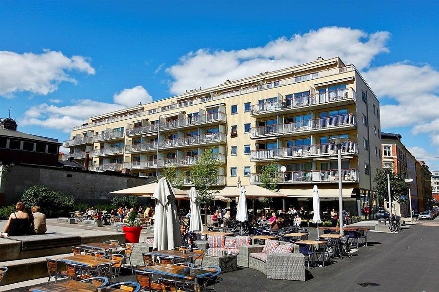 Teaterplassen Galleribilde