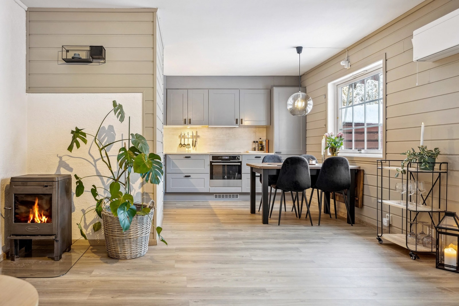 Opplyst at varmepumpen er fra 2019. Galleribilde