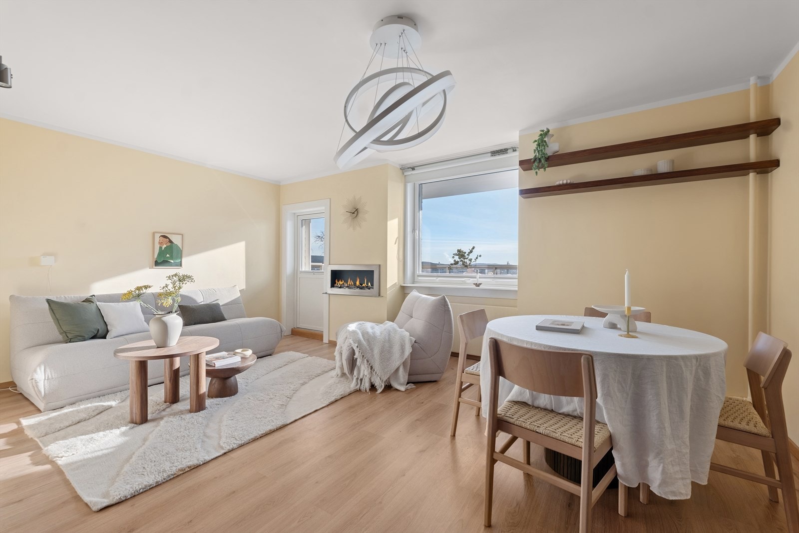 DNB Eiendom v/Sandra B. Kristiansen og Jørn M. Evensen har gleden av å presentere Refstadsvingen 5! Galleribilde