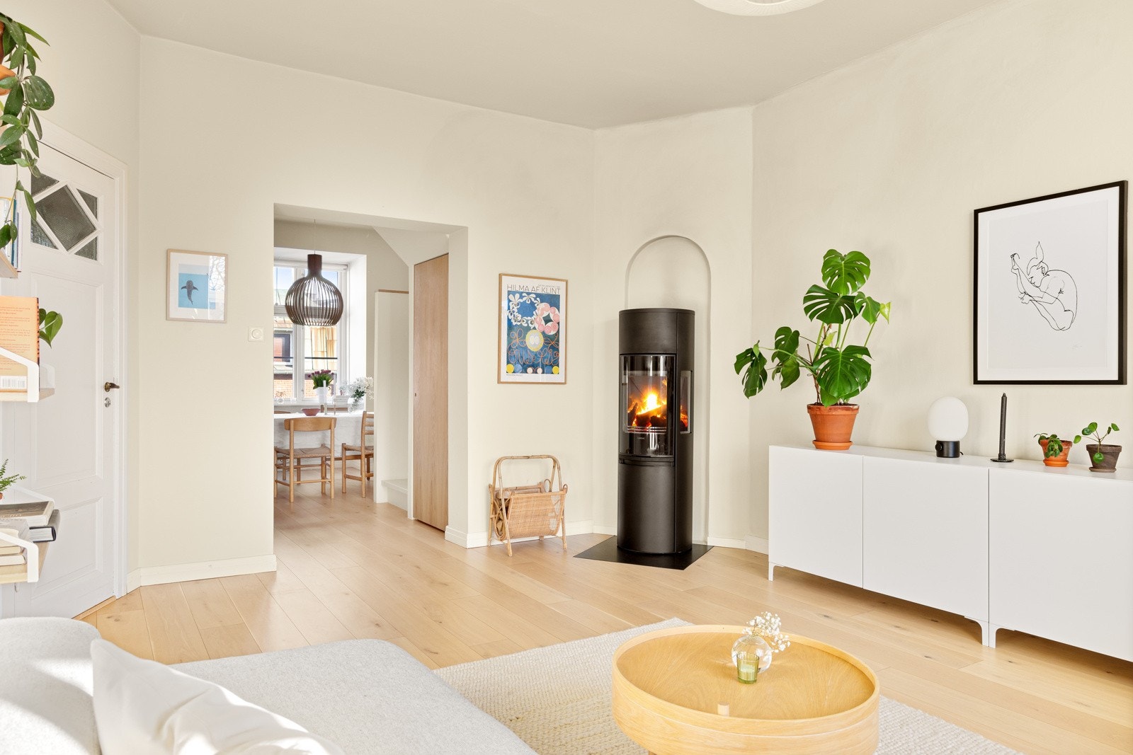 Det ble i 2020 lagt ny en-stavs parkett i begge etasjene. Vegger og tak i 3. etasjen ble malt i 2023, i denne perioden ble det også installert en ny peis. Galleribilde