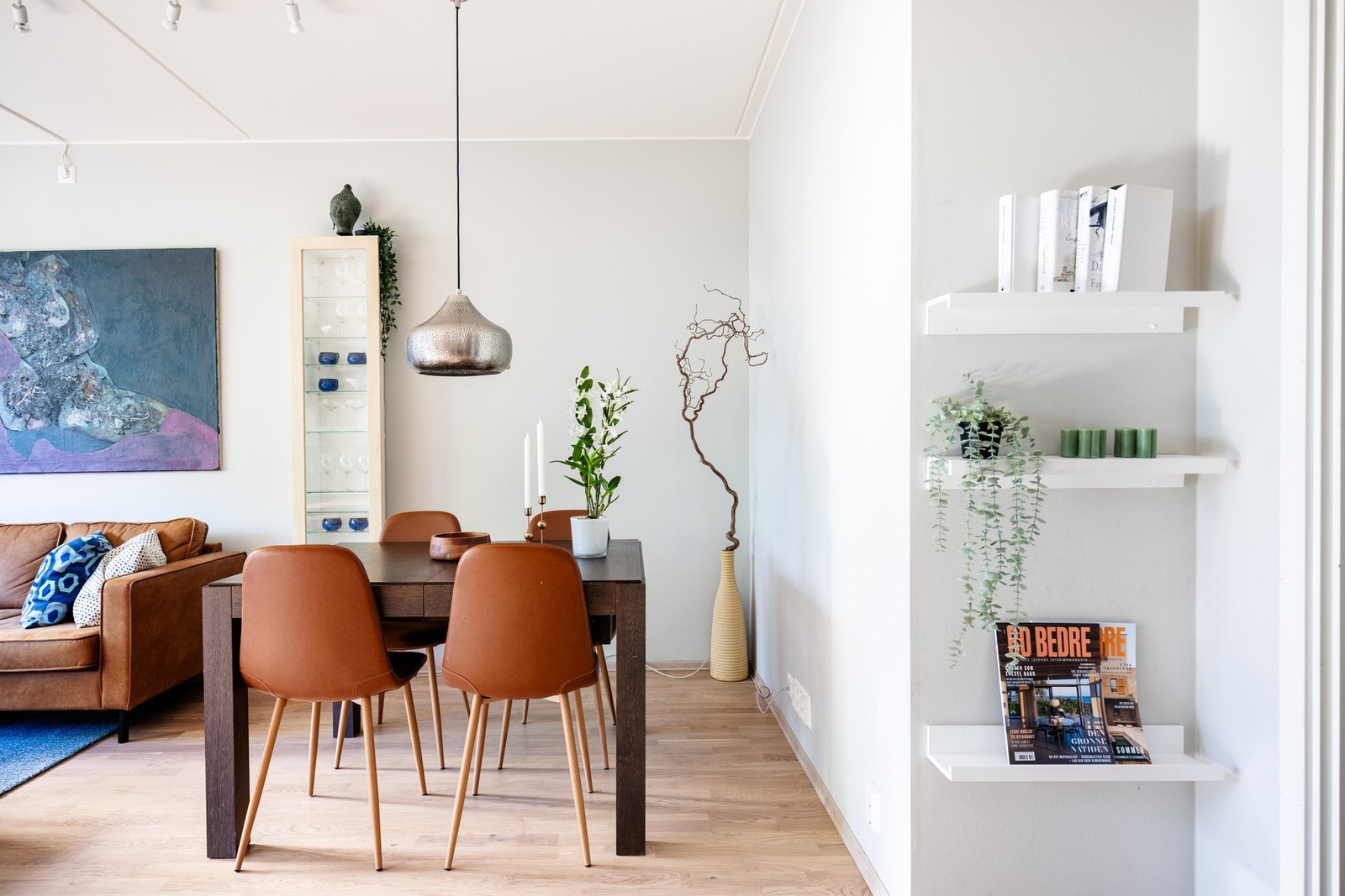 Det er i tillegg plass til spisebordsgruppe som gjør at du kan invitere venner og familie til hyggelige sammenkomster. Galleribilde