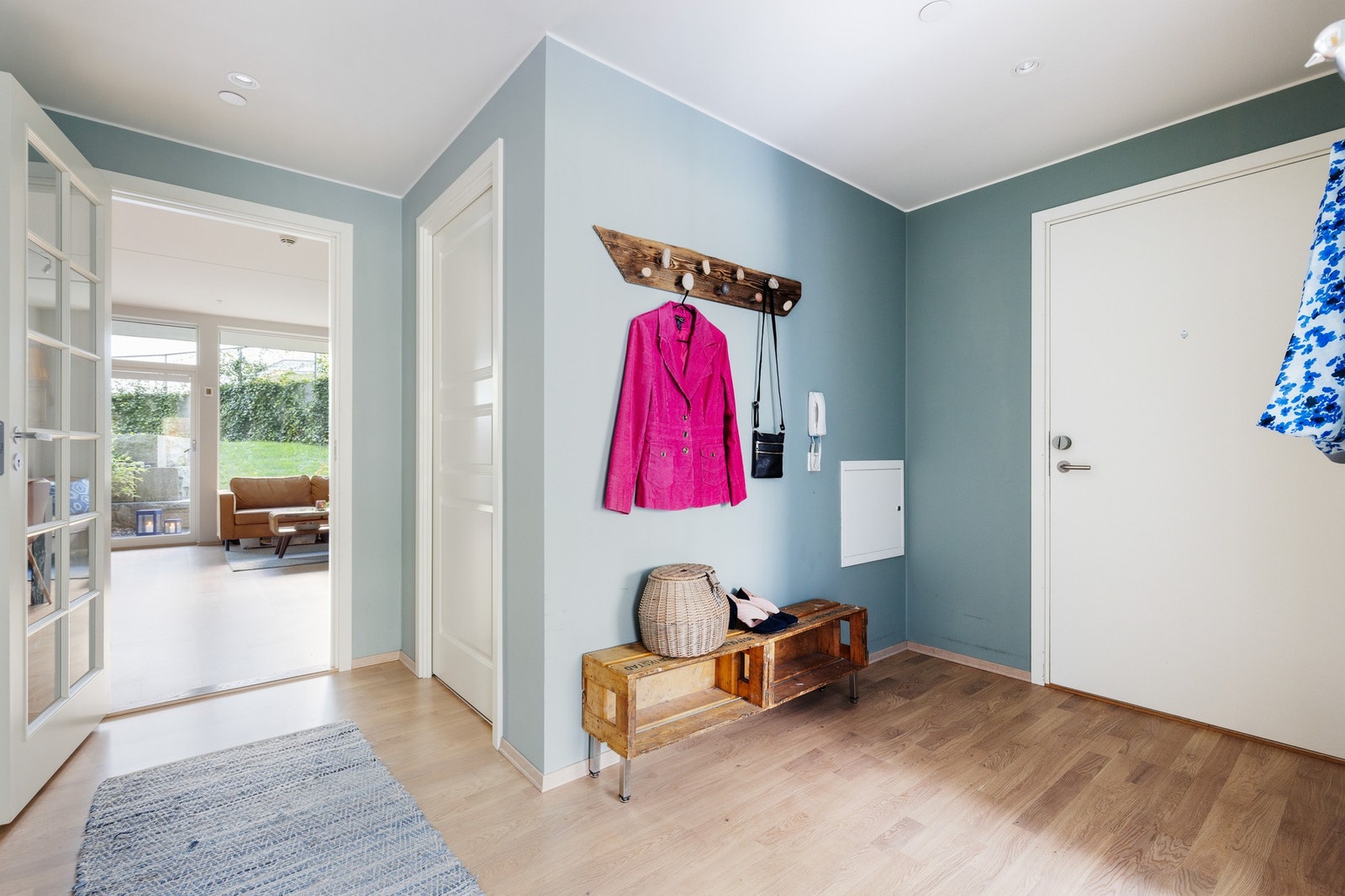 Boligens entrè er knutepunkt for alle rommene. Galleribilde