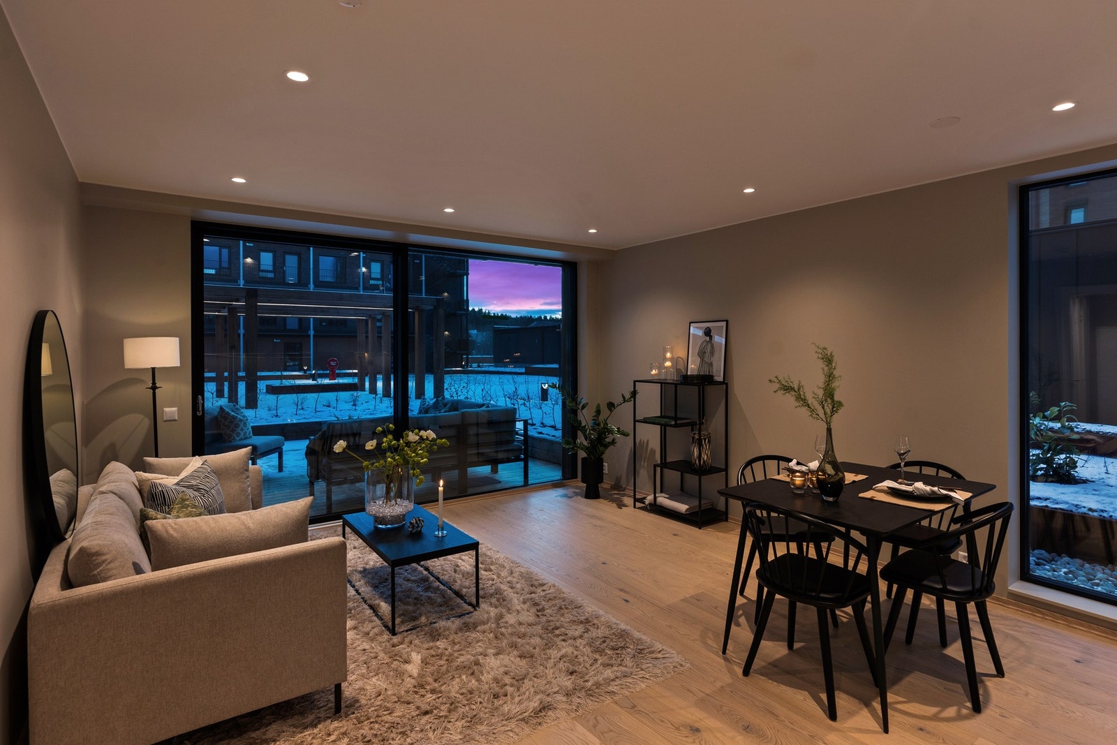 Vannbåren varme i gulvet gir en lun følelse i leiligheten. Galleribilde