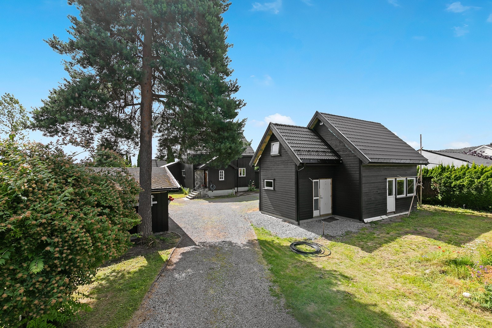 Det gjøres oppmerksom på at uthuset/annekset har gjenstående arbeider og er ikke ferdigstilt. Galleribilde