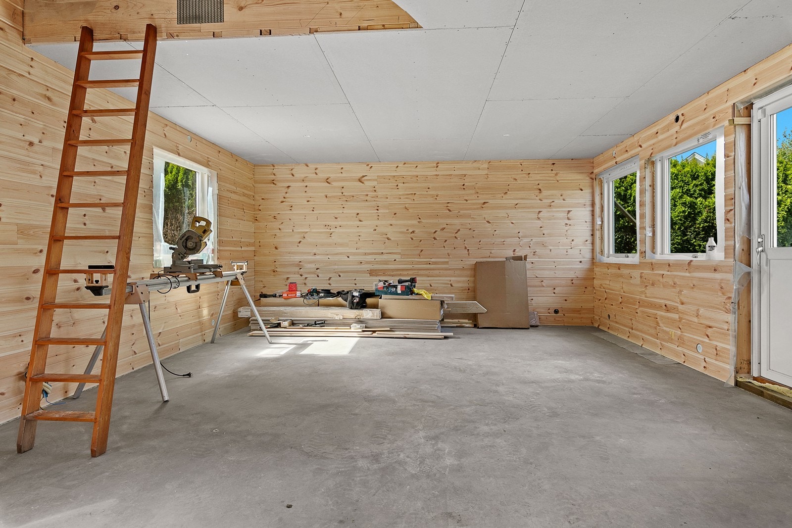 Det er en pågående avklaringssak vedrørende uthuset, og selger er i gang med tiltak som får avsluttet saken. Galleribilde