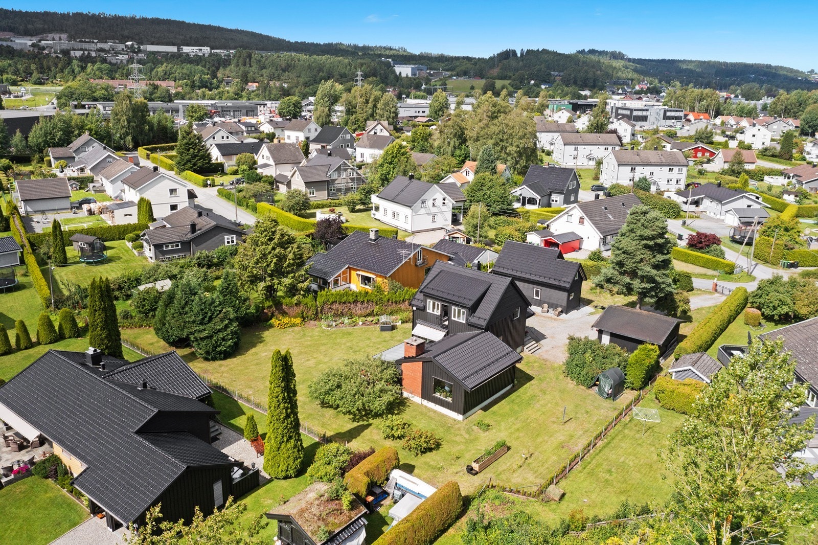 Hagen er romslig med god plass til flere soner og uteplasser. Galleribilde