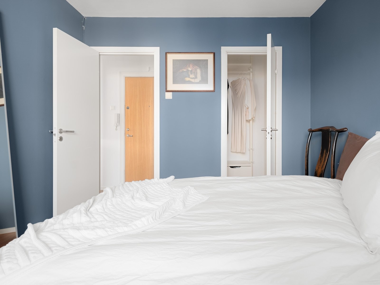 Det praktiske kleskottet kan også innredes som et walk-in closet. Galleribilde