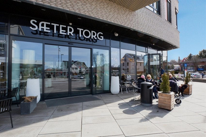 Det er også en kort kjøretur til spennende butikker og dagligvarehandel på Sæter senter som ligger i hjertet av Nordstrand. Galleribilde