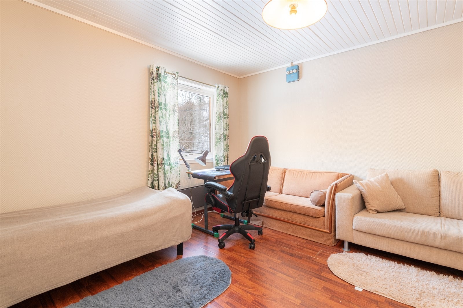 Det andre soverommet er også av god størrelse, med god plass til diverse soveromsmøblement. Galleribilde