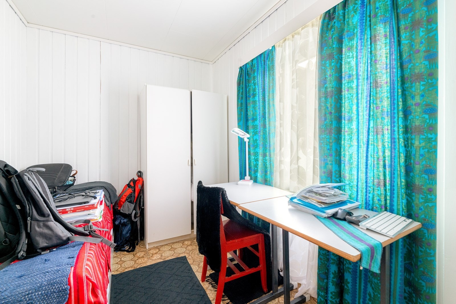 Det tredje soverommet er lyst og romslig, med fin plass til diverse soveromsmøblement. Galleribilde