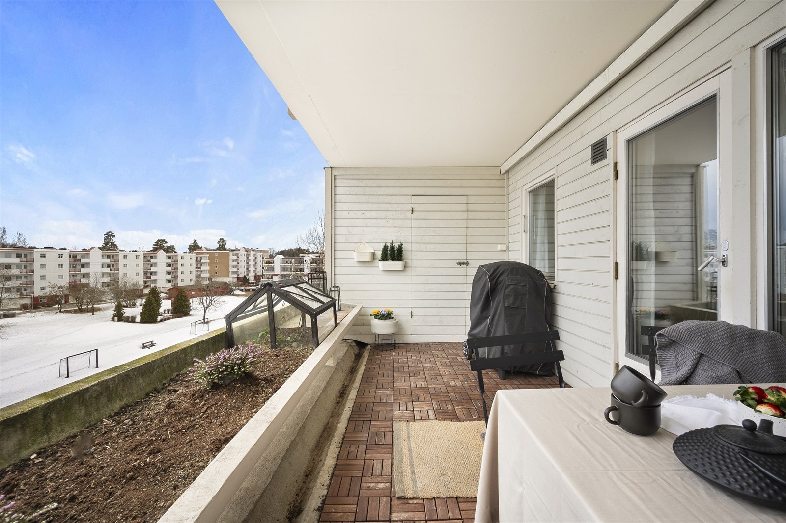 Fra stue er det utgang til vestvendt balkong på hele 10 m² med plass til utemøbler, grill m.m. Galleribilde