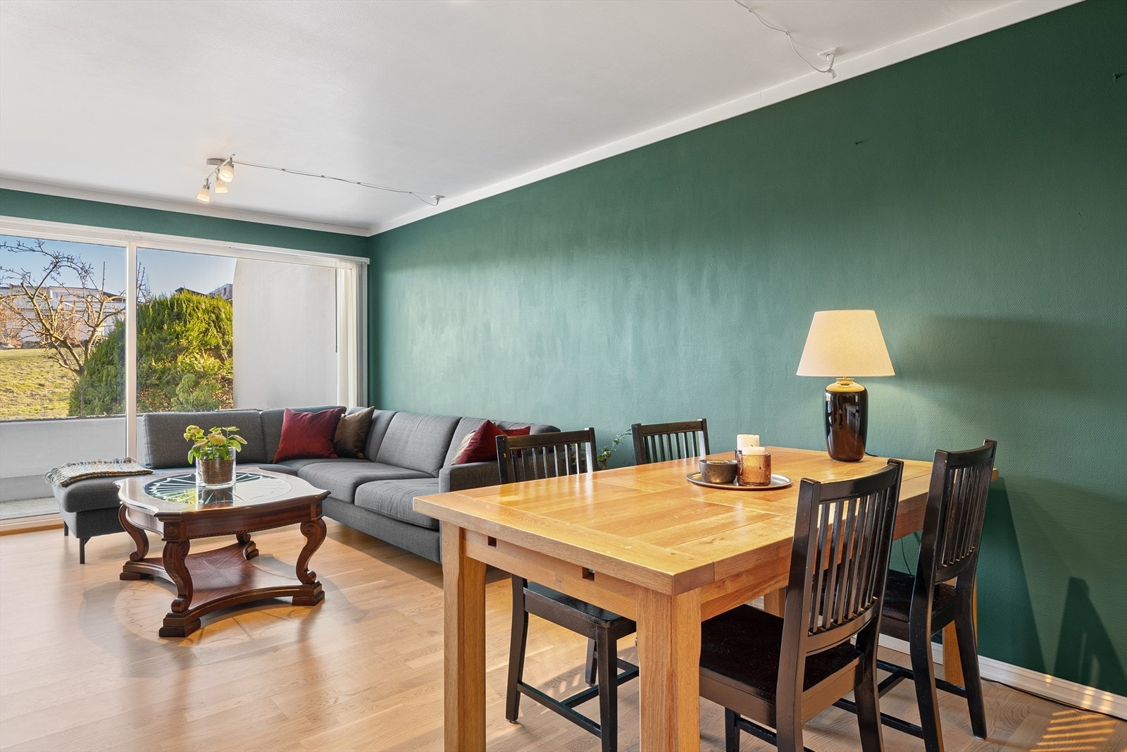 Parketten er fra 2015, og det er varmekabler i alle rom med unntak av soverom. Galleribilde