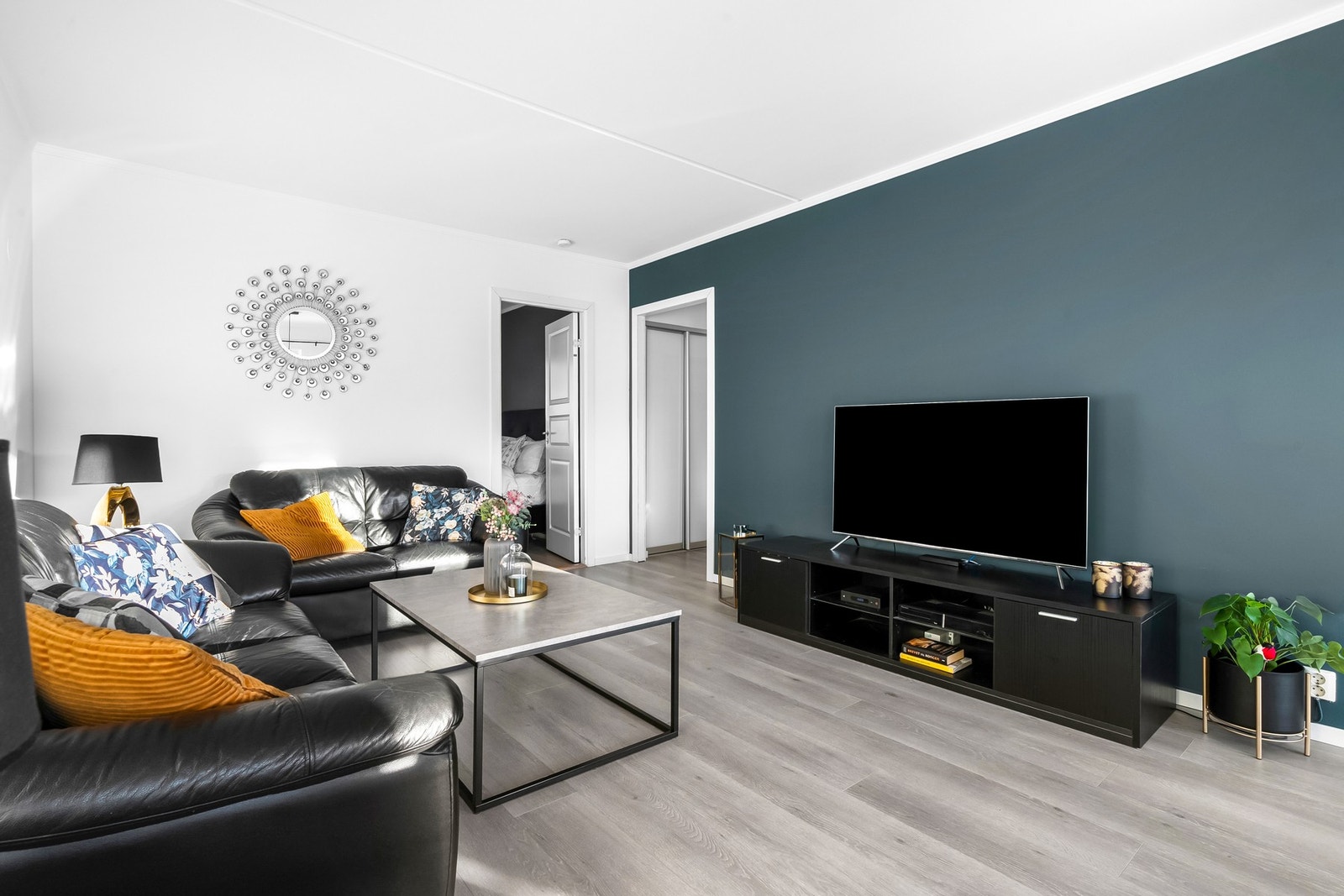 I felleskostnadene har du blant annet varmtvann, fyring, kabel-tv og internett fra Telenor inkludert. Galleribilde