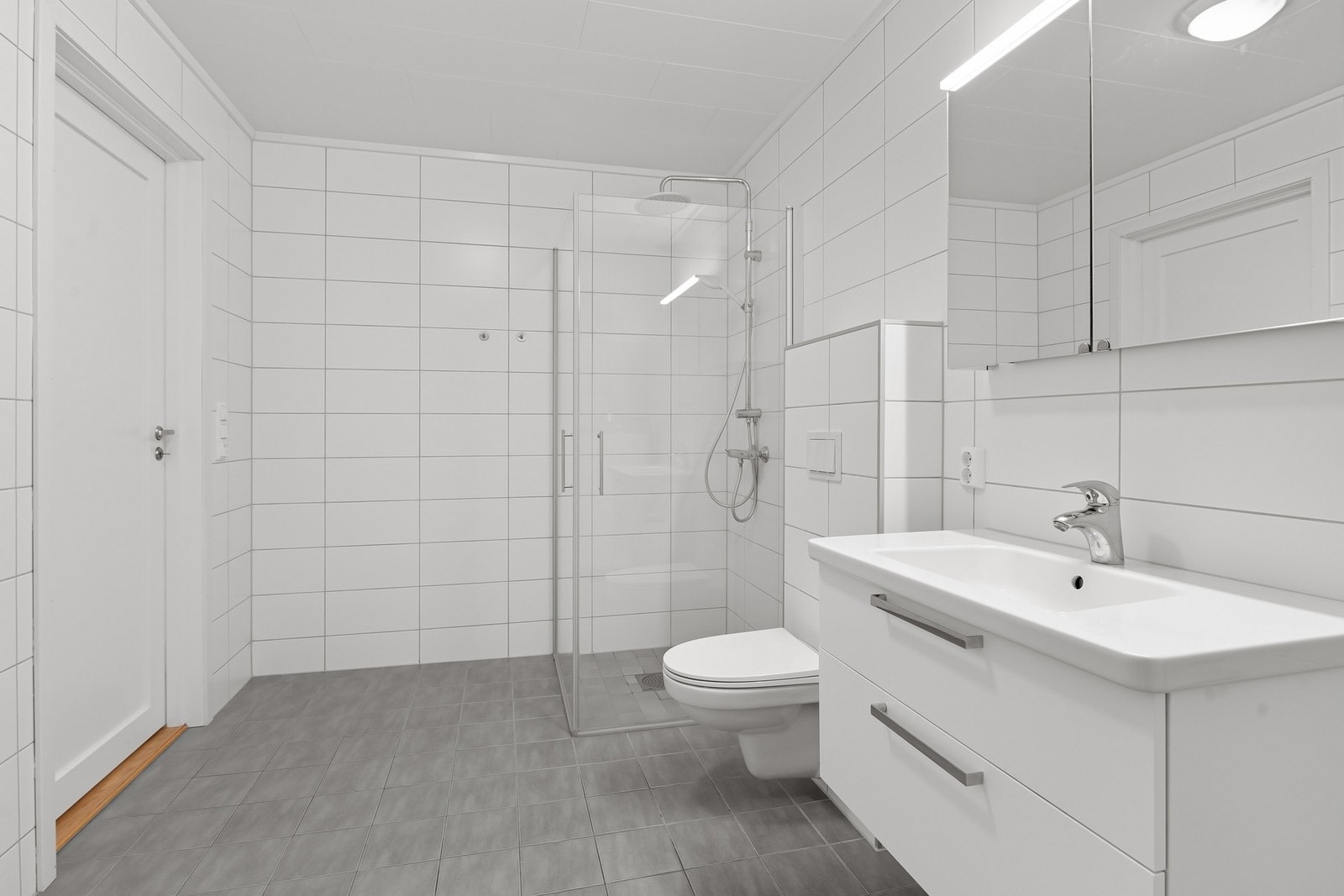 Badet er på ca. 8,3 kvm. Galleribilde