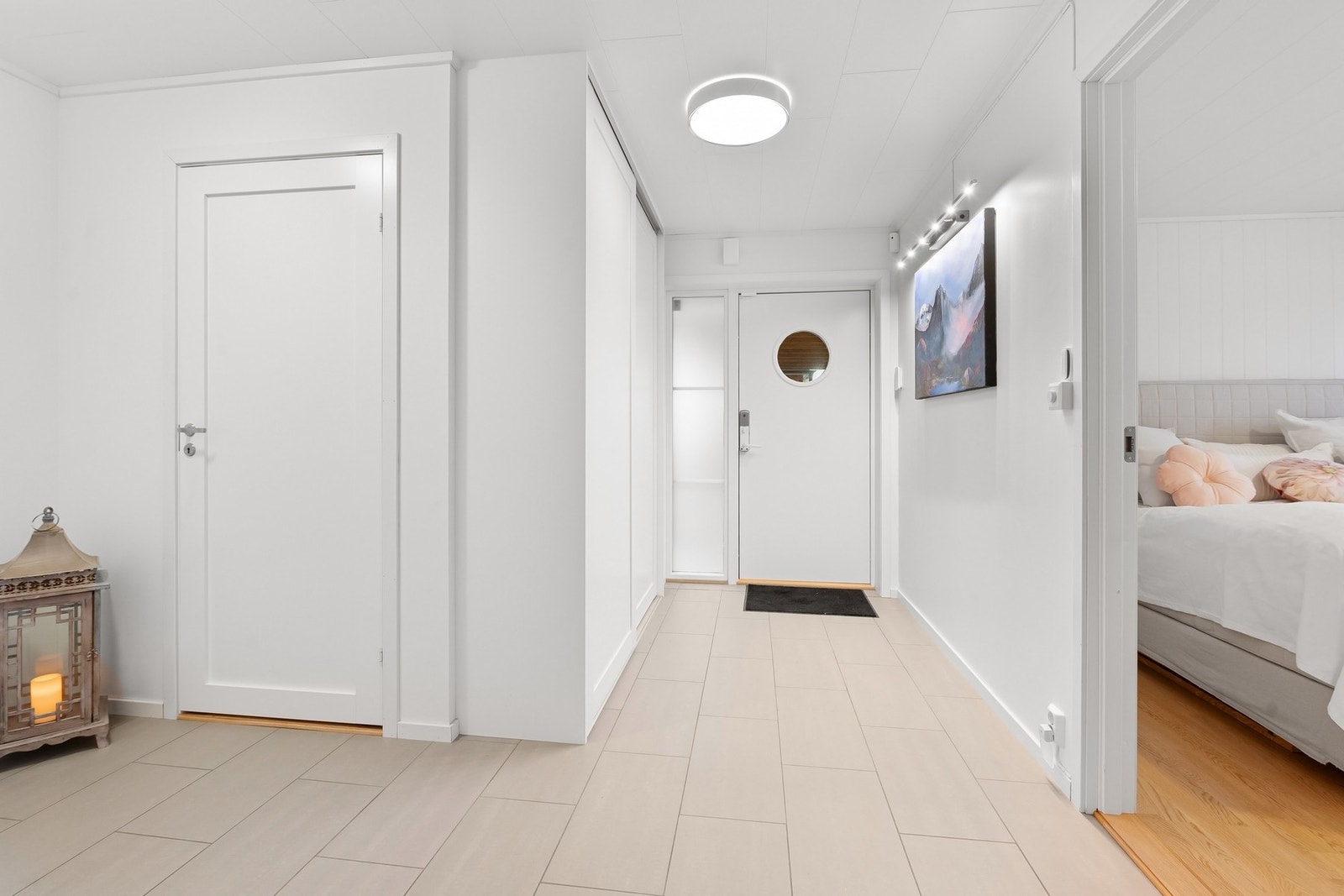 Inngangspart/gang på ca. 14,5 kvm. Galleribilde