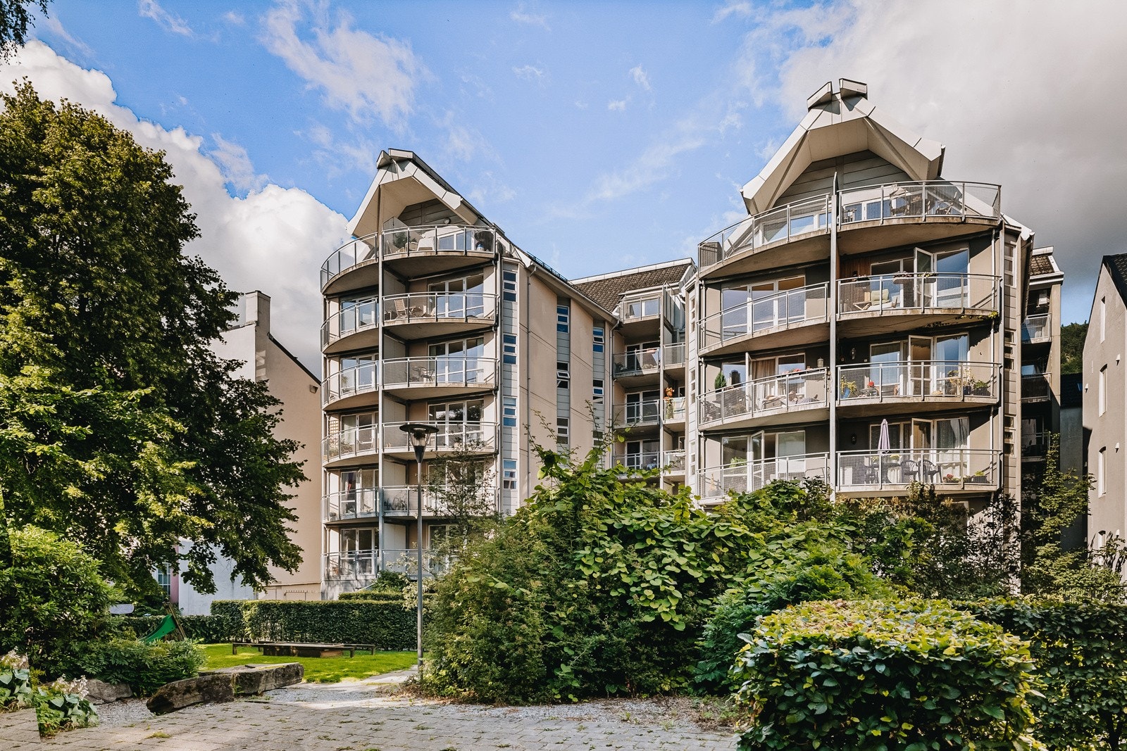 Sameiet har de siste tre årene skiftet heiser, byttet låser i fellesarealer, malt fellesarealer og lagt nytt gulv i fellesarealer. Galleribilde