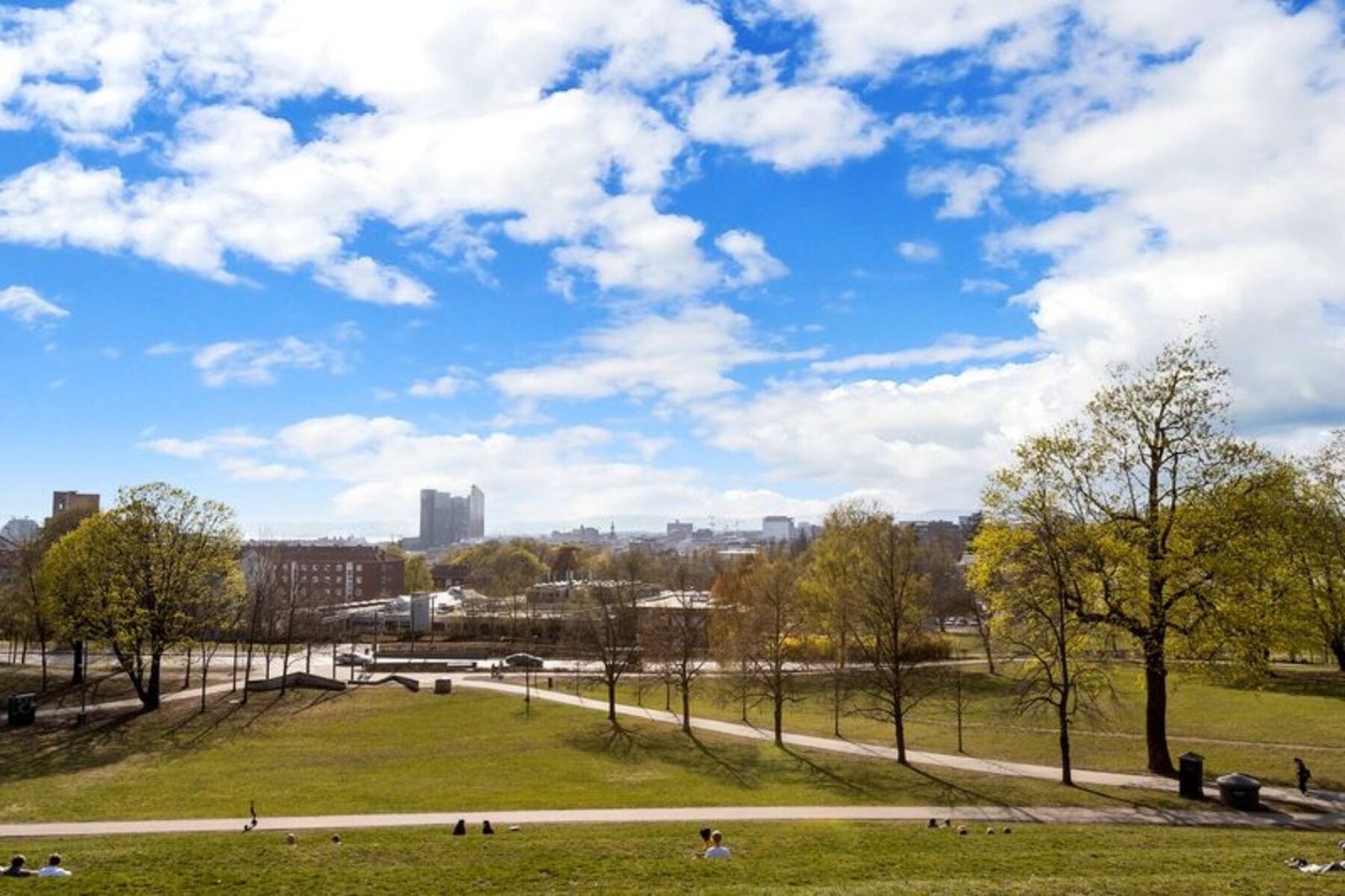 Tøyenparken finner du en kort spasertur unna boligen. Galleribilde
