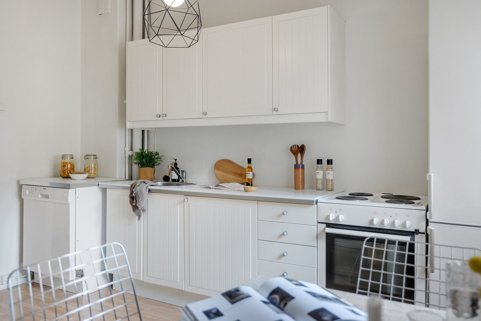 Frittstående hvitevarer medfølger salget. Galleribilde