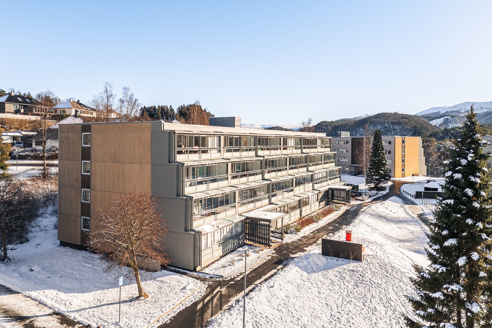 Beliggenhet nær kollektivtransport og dagligvare gjør området attraktivt og meget sentralt. Galleribilde