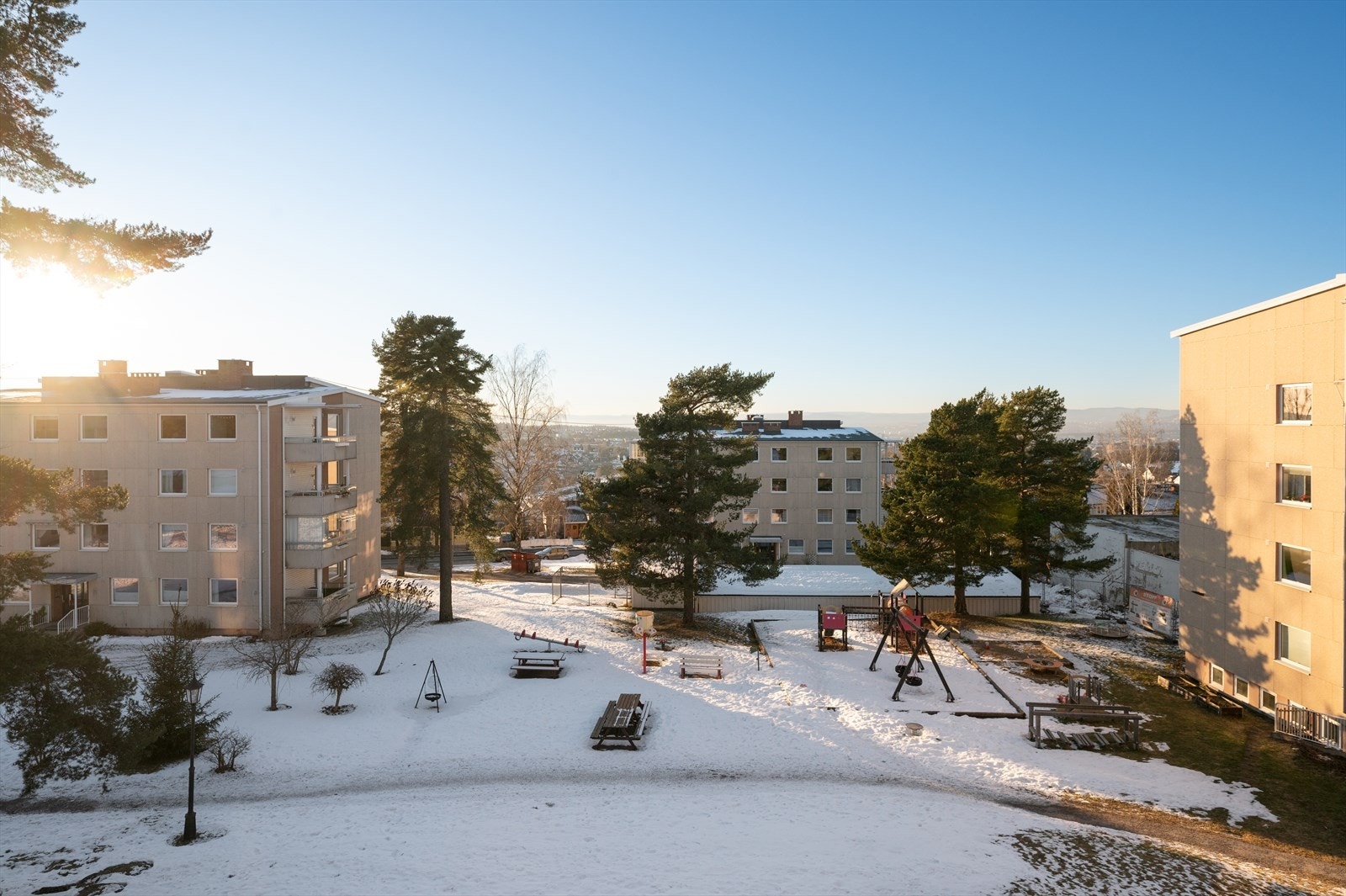 Nyt den avslappende atmosfæren på balkongen med en hyggelig utsikt. Galleribilde