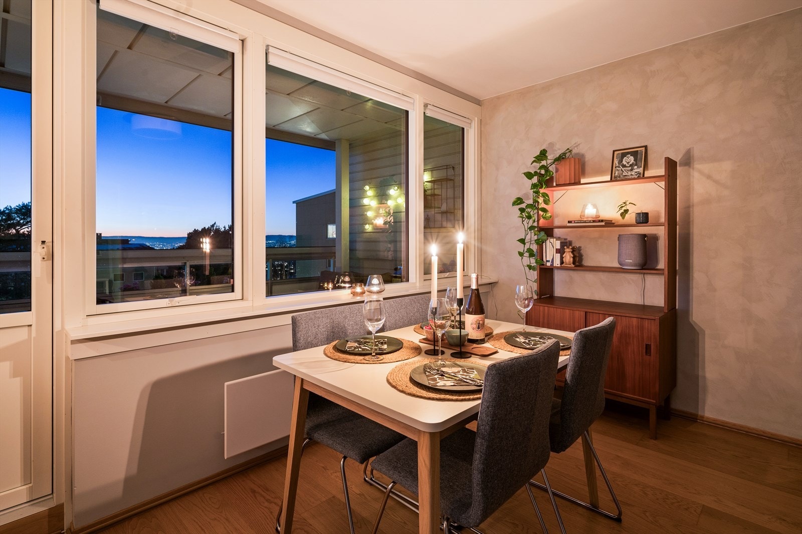 Kveldsstemning før gjestene ankommer. Galleribilde