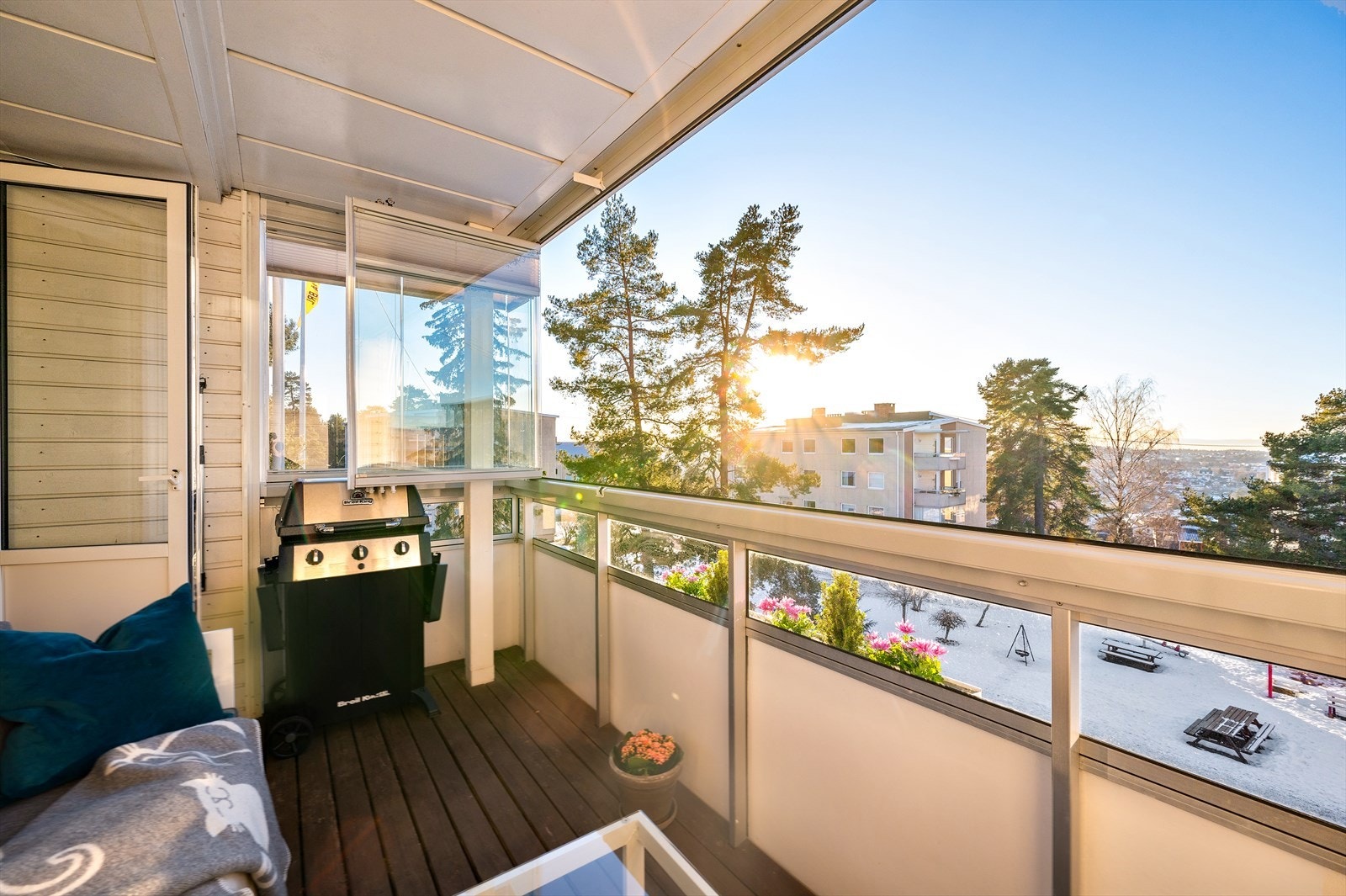 Fin plass til sofa og grill. Galleribilde