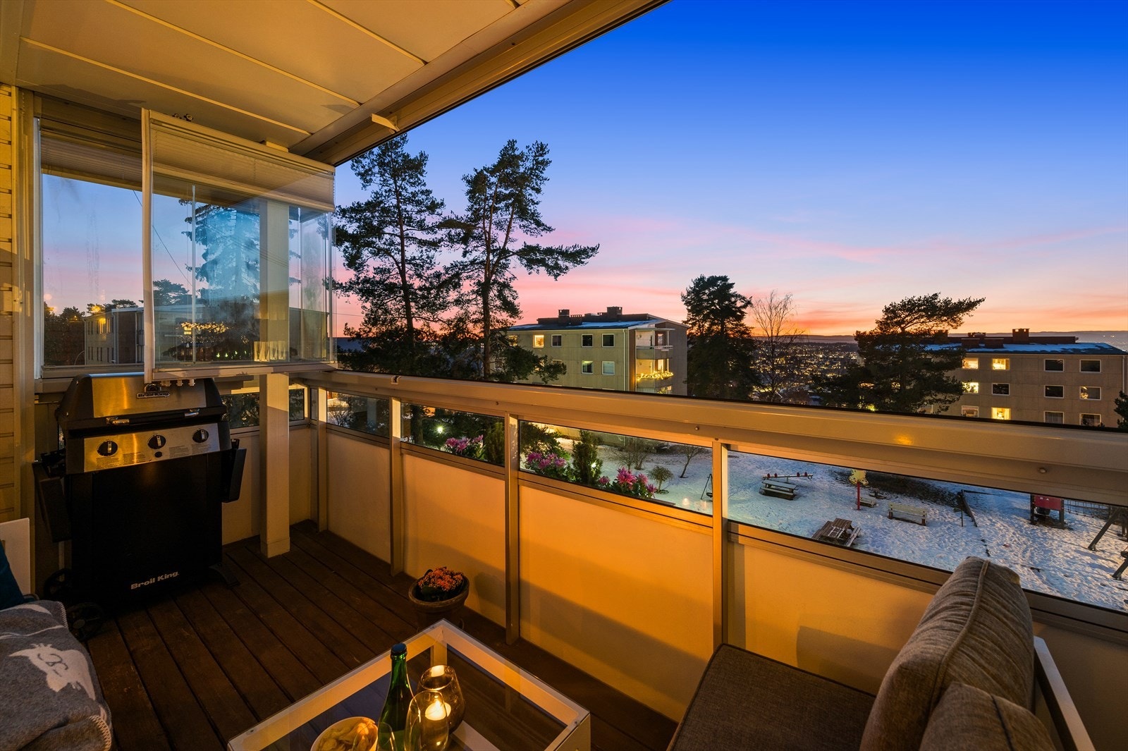 I tillegg kan du bruke balkongen som et ekstra oppholdsrom eller en vinterhage, noe som gir ekstra plass og fleksibilitet. Galleribilde