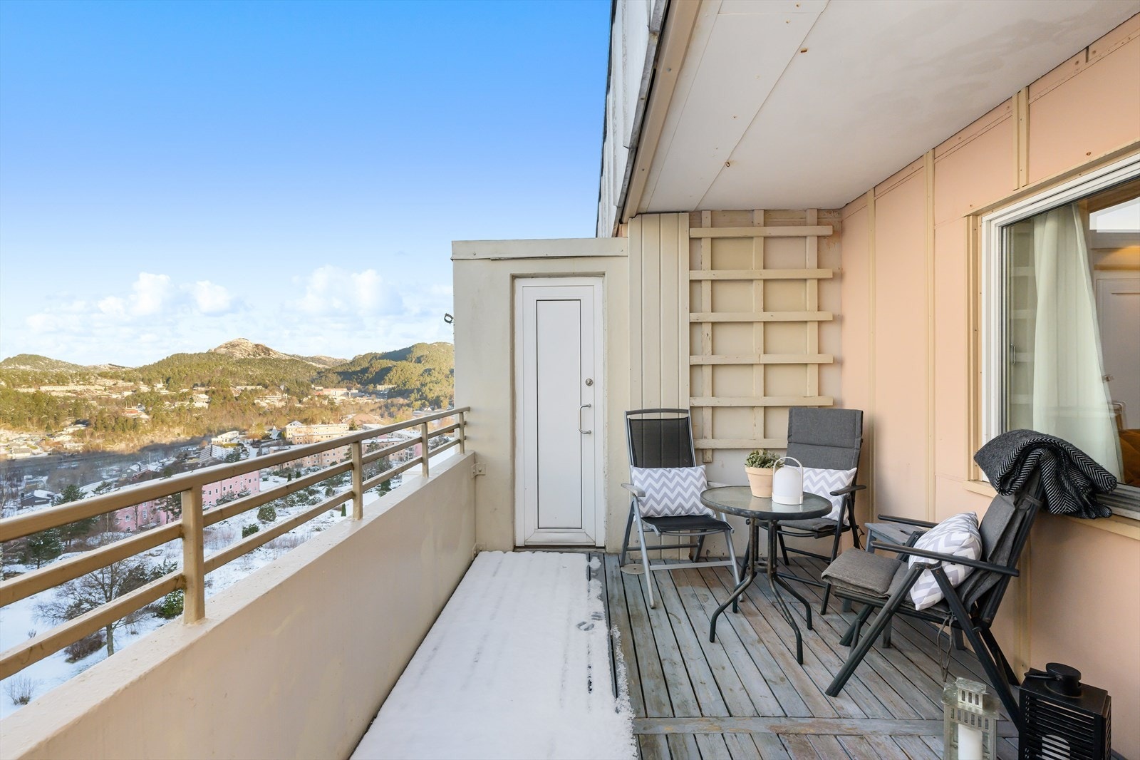 Verandaen strekker seg over 15kvm Galleribilde