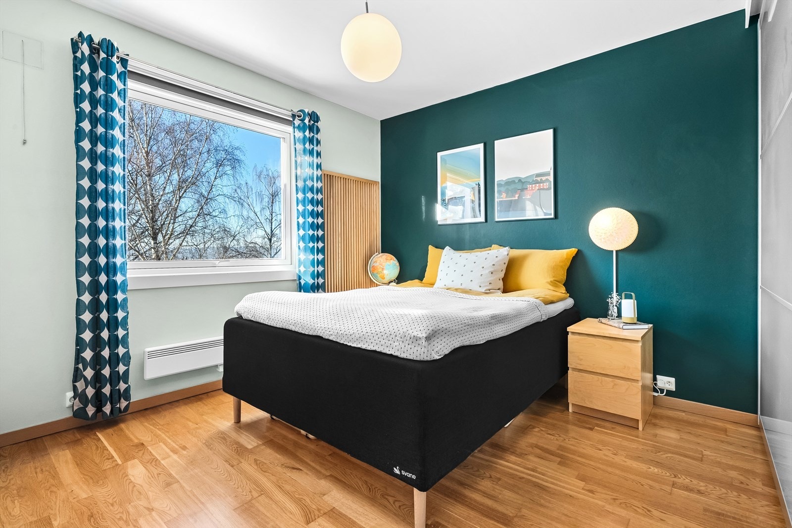 Videre byr boligen på to gode soverom. Galleribilde