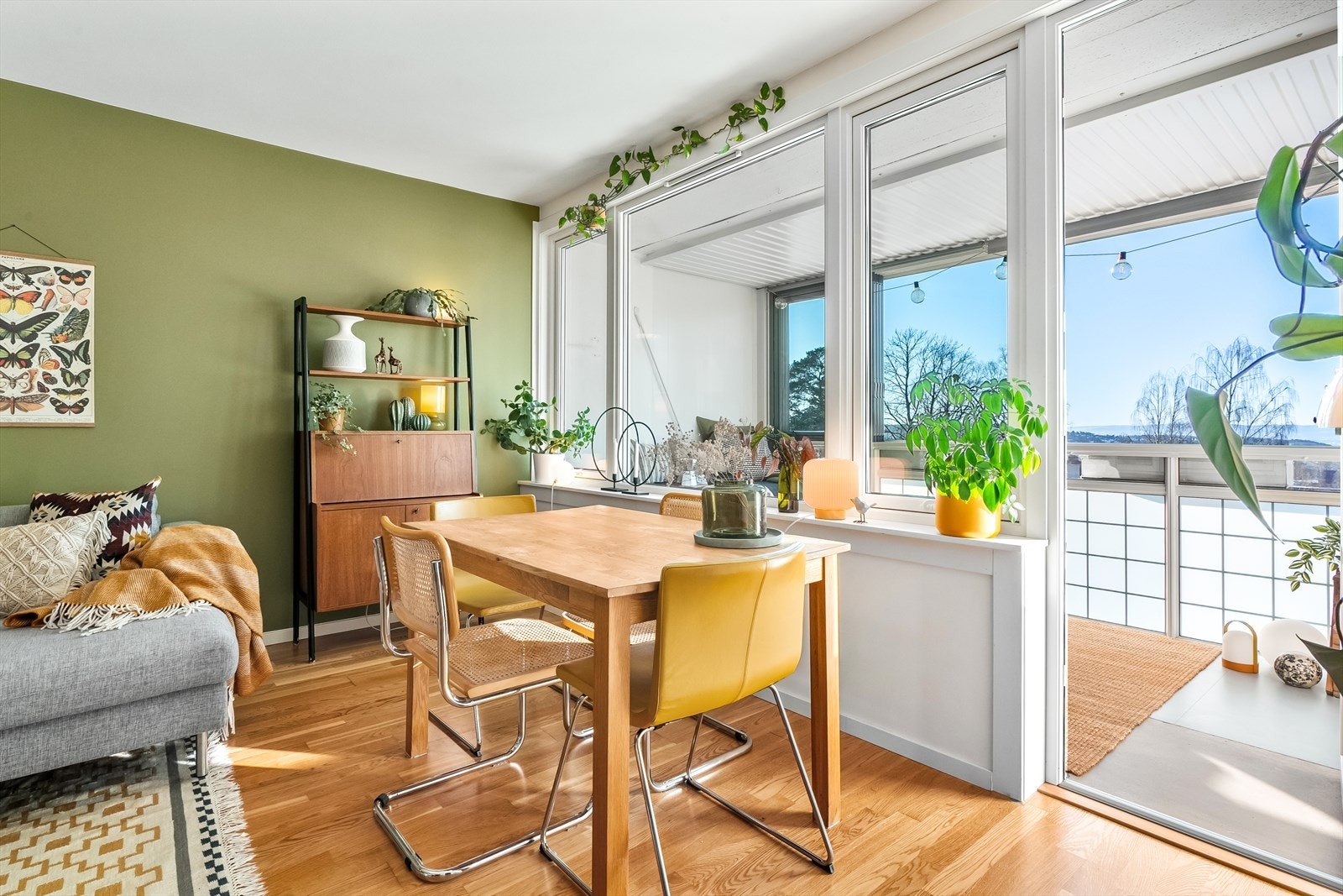 Vinduer og balkongdør, produsert nye i 2019. Galleribilde