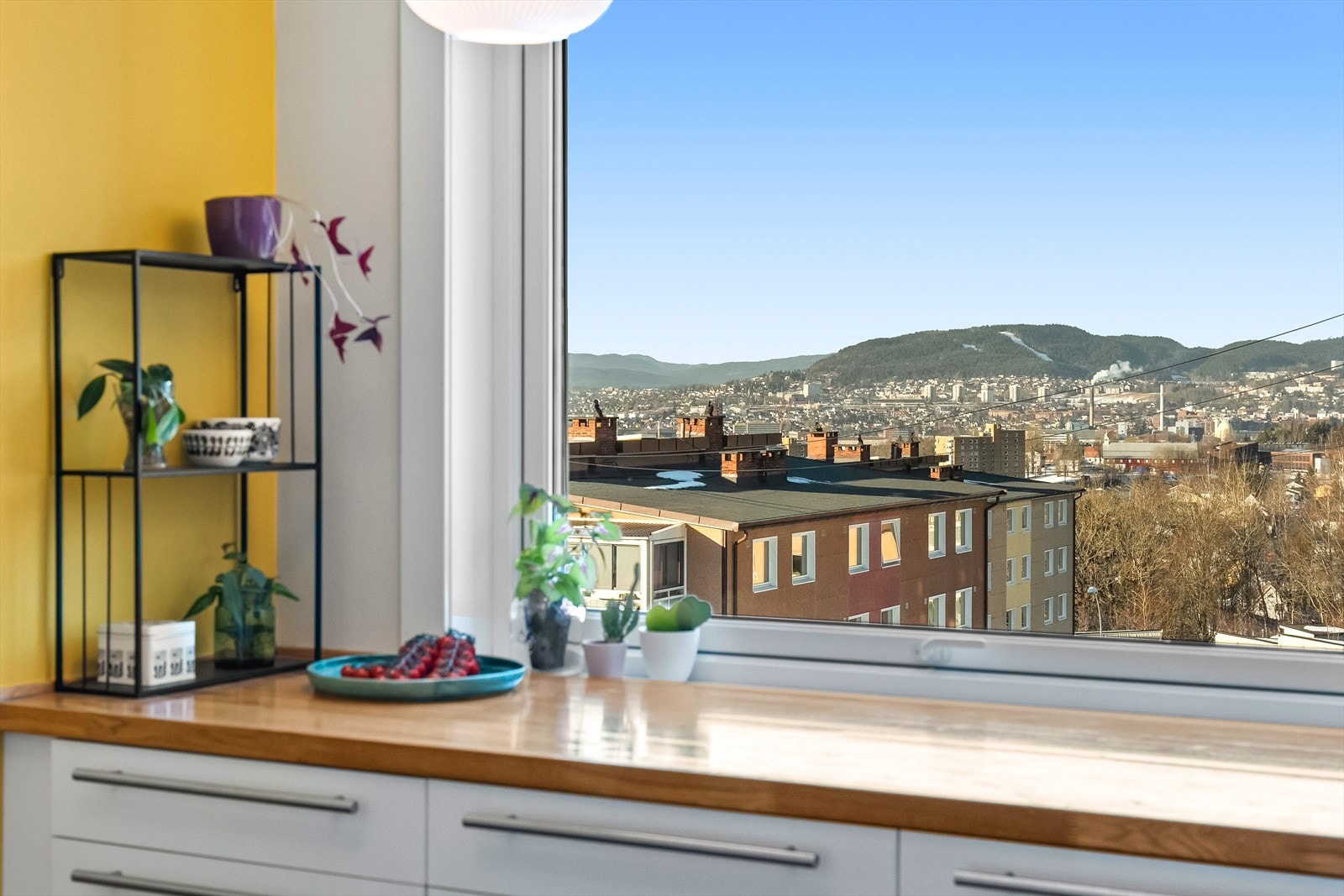 Nyt utsikten mot Oslo samtidig som du forbereder middag. Galleribilde