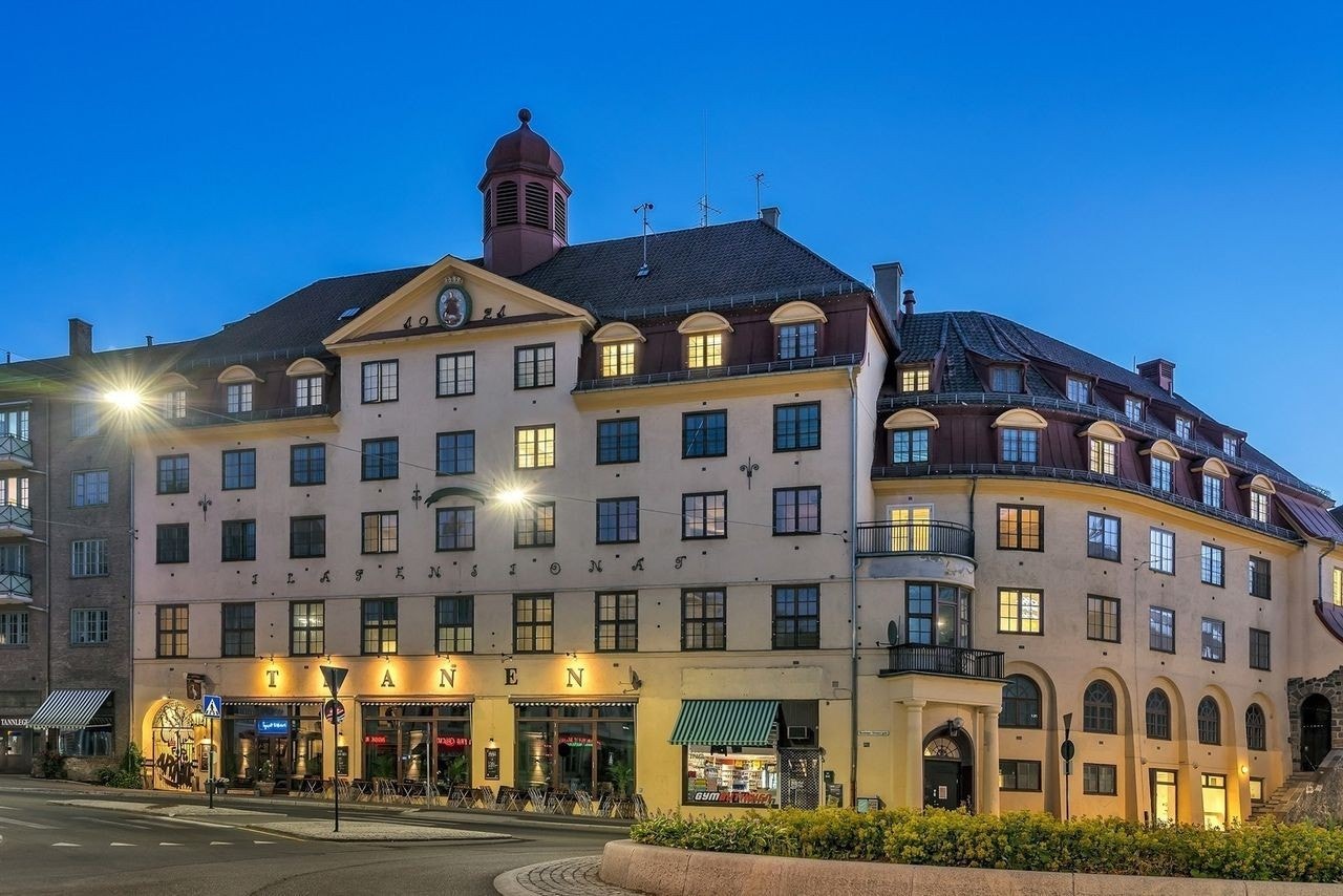 Populære Tranen, åpent bakeri på dagtid og pizzaservering på kvelden. Galleribilde