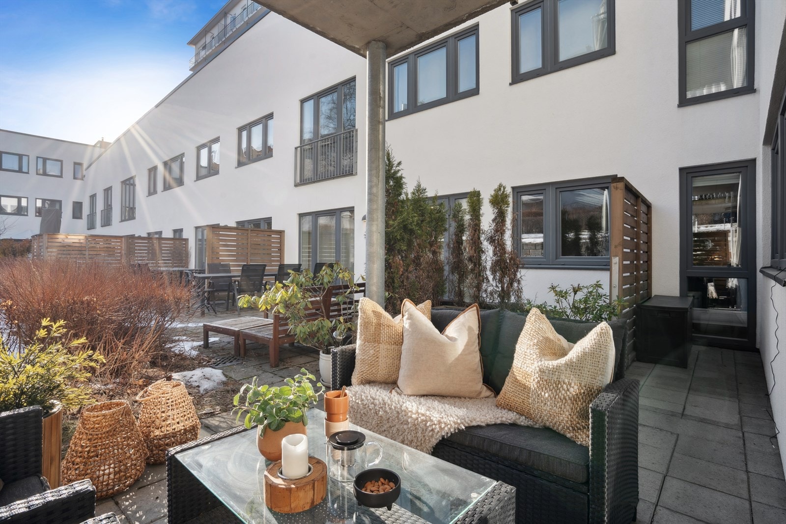 Her er det god plass til å etablere en god sittegruppe og nyte finværet. Galleribilde