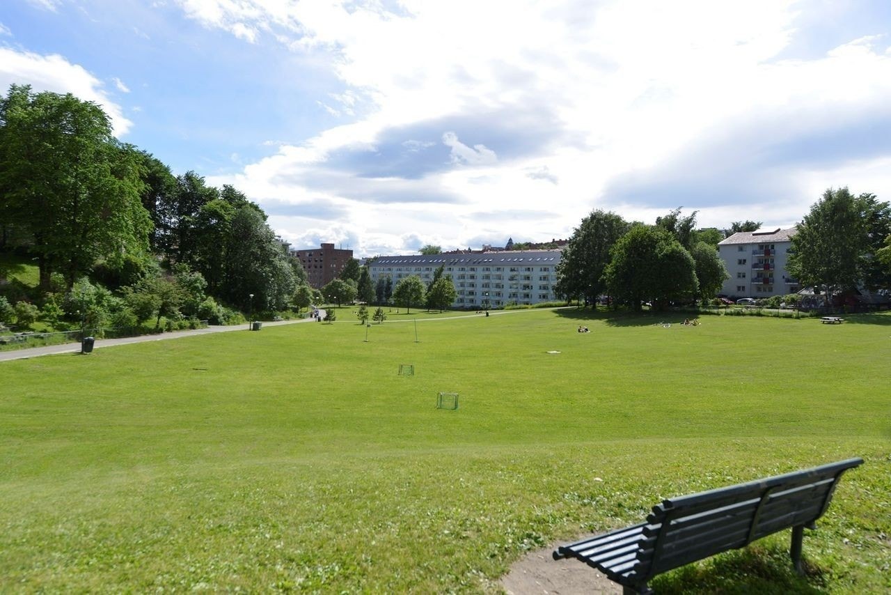 Rett utenfor døren har du alt av fasiliteter og Iladalen park samt flere grønne lunger i umiddelbar nærhet. Galleribilde